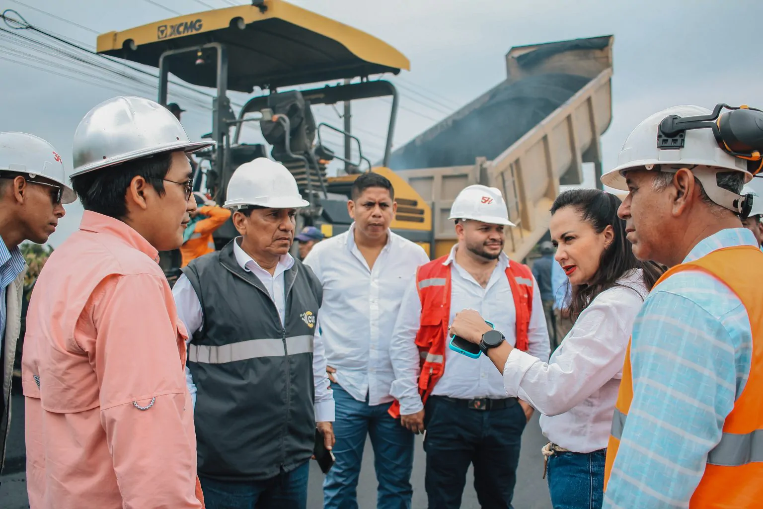 Prefectura del Guayas avanza en asfaltado de vía Milagro-Carrizal para mejorar transporte agrícola