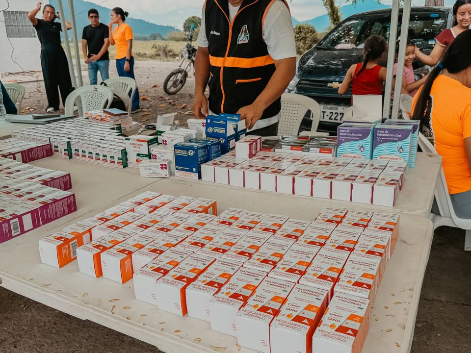 Brigadas médicas y veterinarias 'Mabel está contigo' atienden a más de 70 vecinos en Miranda Girón