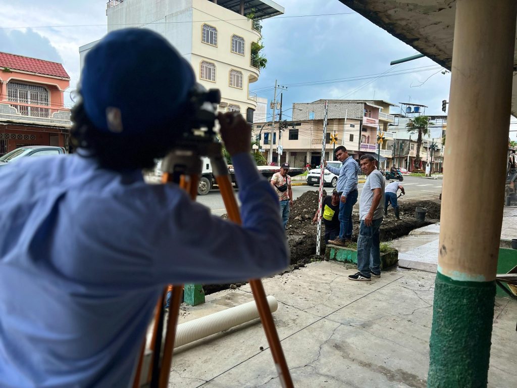 Naranjito instala tuberías para drenaje en avenida Guayaquil