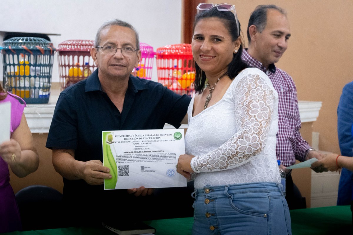 Emprendedores de El Empalme obtienen certificados tras curso de economía popular