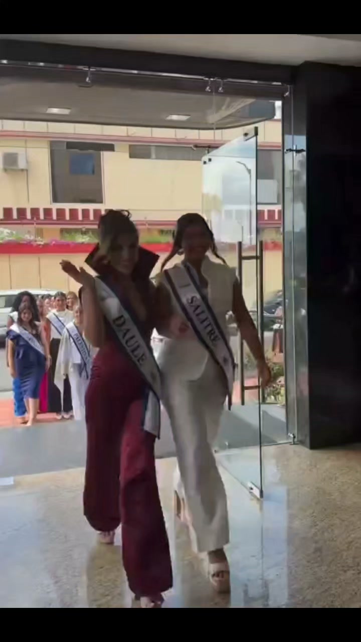 Cristi López brilla en el certamen Reina de Belleza del Guayas