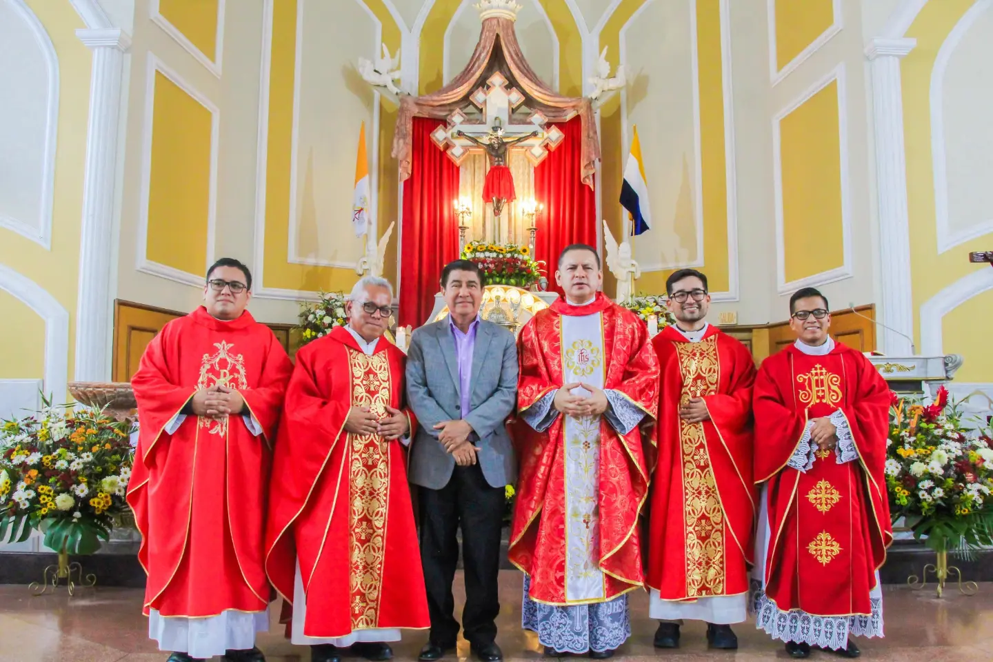 GAD Daule participa en Misa Solemne del Señor de los Milagros con enfoque comunitario