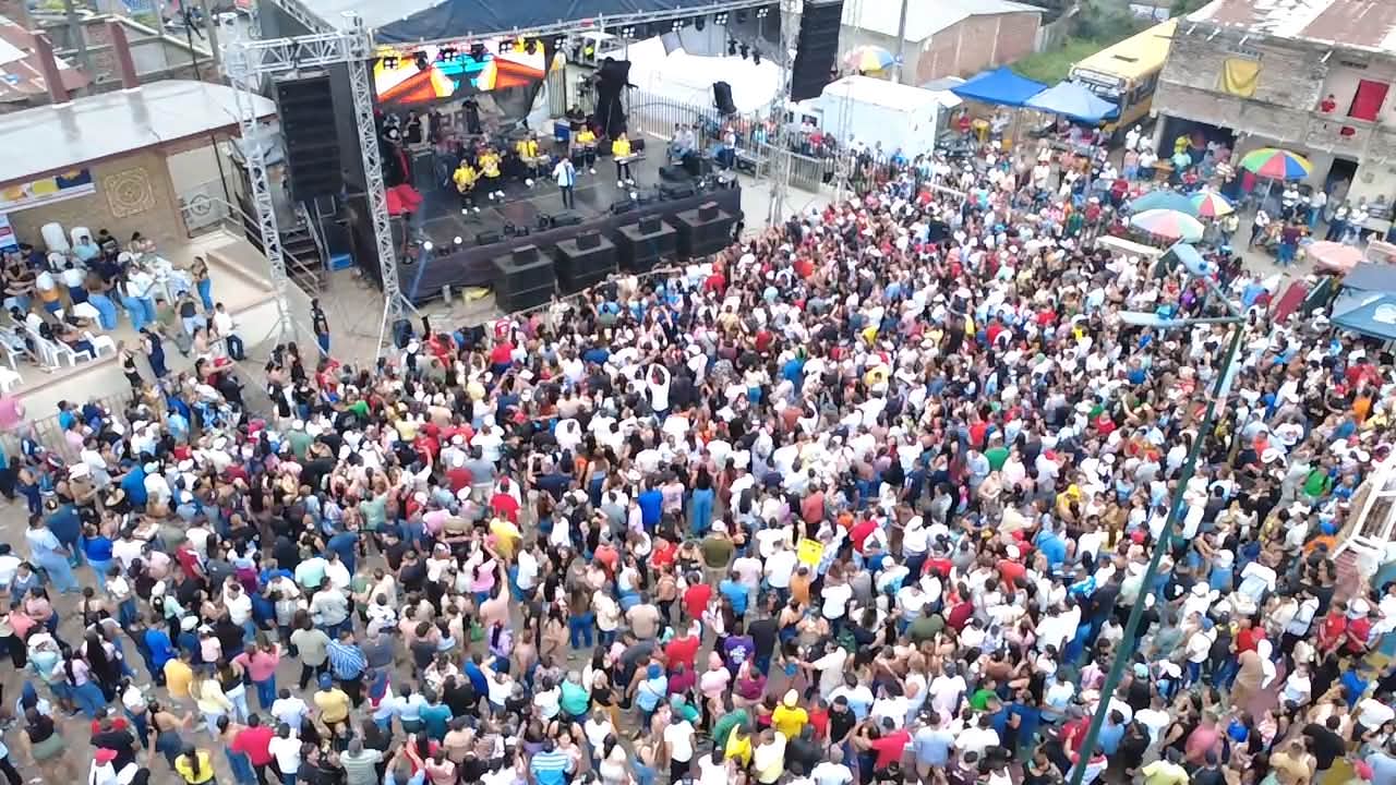 Santa Lucía reconoce a Ubaldo Urquizo por su labor con Fans Destacados