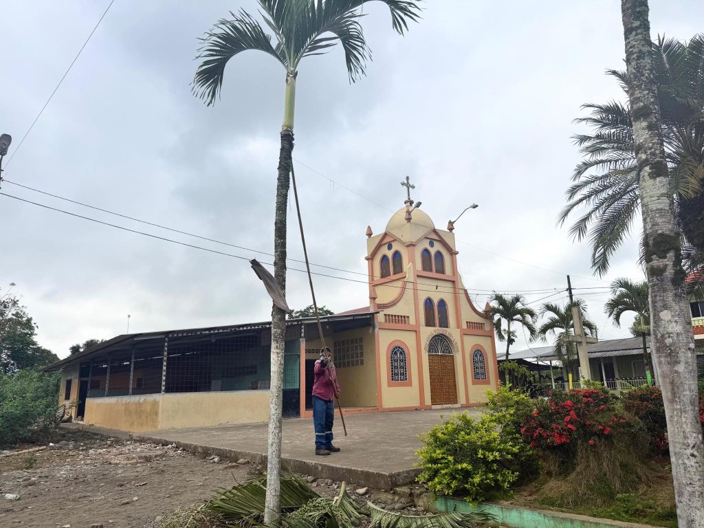 Mantenimiento del parque en 5 de Octubre mejora seguridad infantil en Naranjito