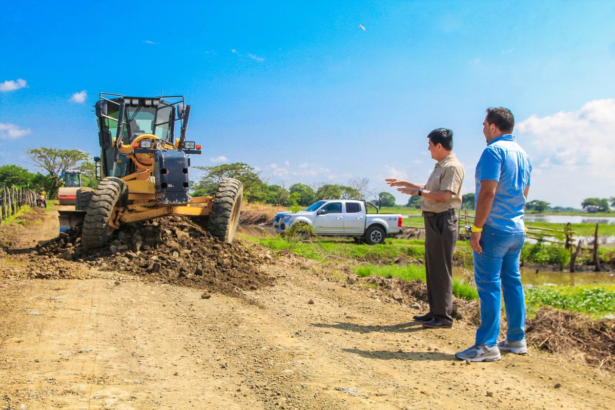 Reconformación de la vía Guachapeli-Puerto Coquito avanza con material pétreo