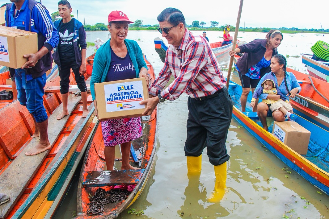 Brigadas del GAD Daule entregan ayuda humanitaria en Río Pula tras las lluvias