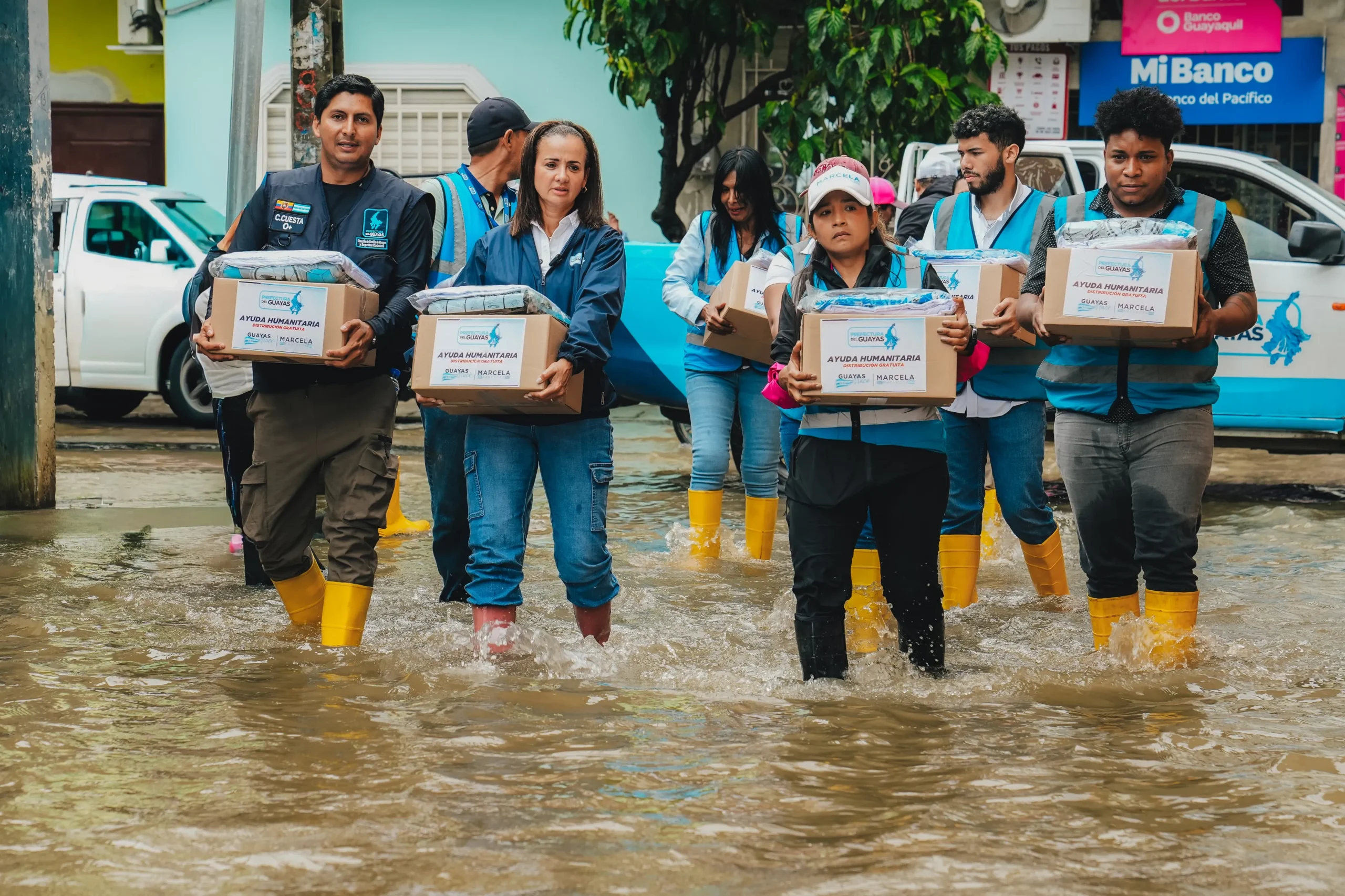 Prefectura del Guayas entrega kits humanitarios en Laurel y Limonal tras anegamientos en Daule