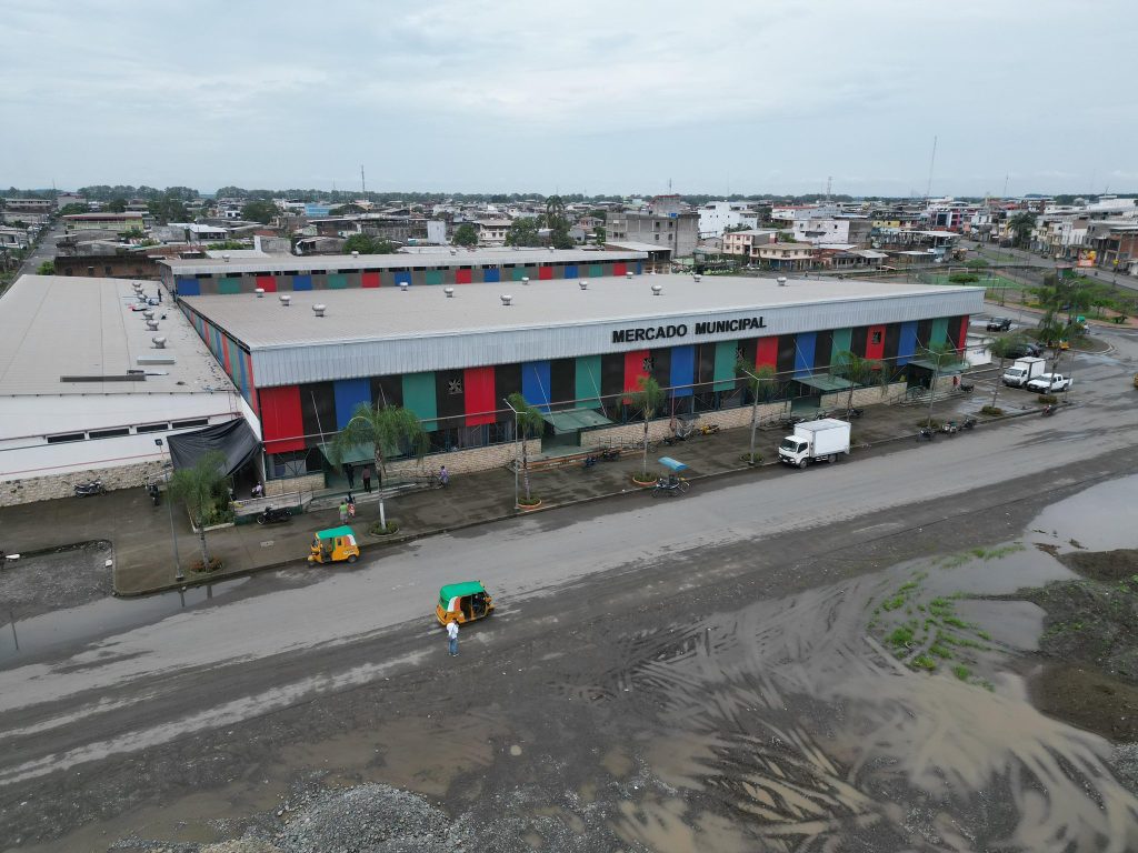 Alcaldía de Naranjito inicia mantenimiento en cubierta del Mercado Municipal