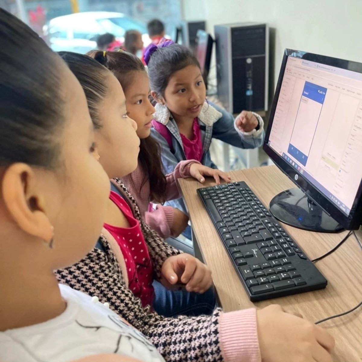 Programa de robótica e inglés llega a más de 300 jóvenes en Daule