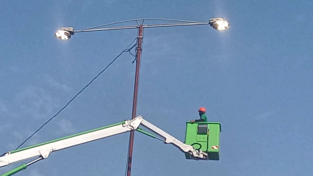 Alumbrado de Av. León Febres Cordero y parque de La Aurora están operativos