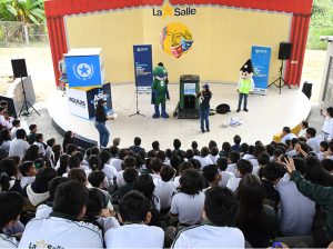 Circular EP lleva composteras móviles a estudiantes de La Salle en Guayaquil