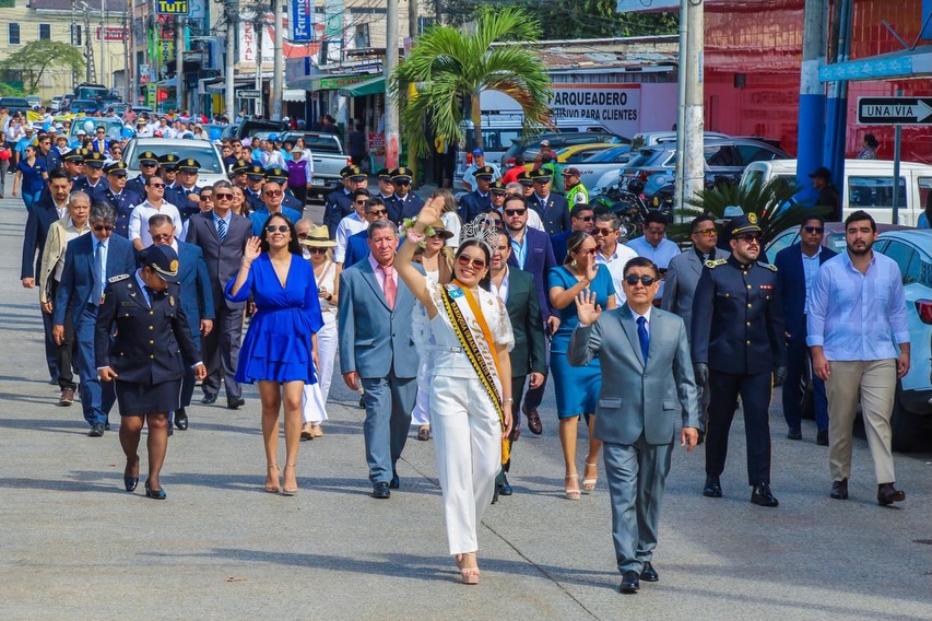La Aurora celebra sus 25 años de parroquialización con un gran desfile cívico estudiantil