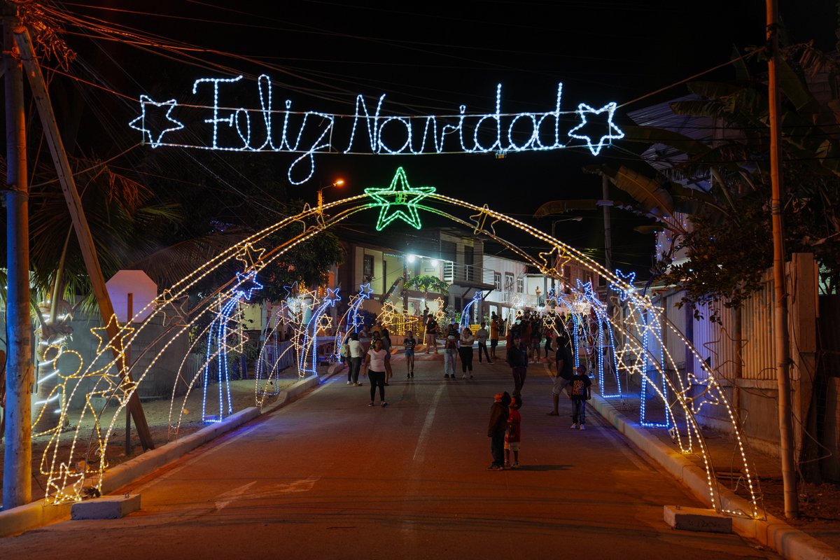 Paseo navideño en Data de Villamil une a la comunidad con música y alegría