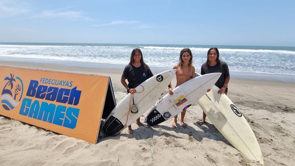 Playas acoge a 55 surfistas y equipos de balonmano en los Juegos FDG