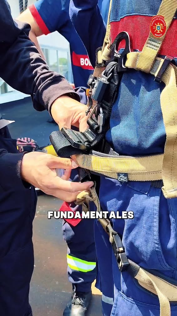 Bomberos de Daule se capacitan en rescate vertical para responder con mayor seguridad