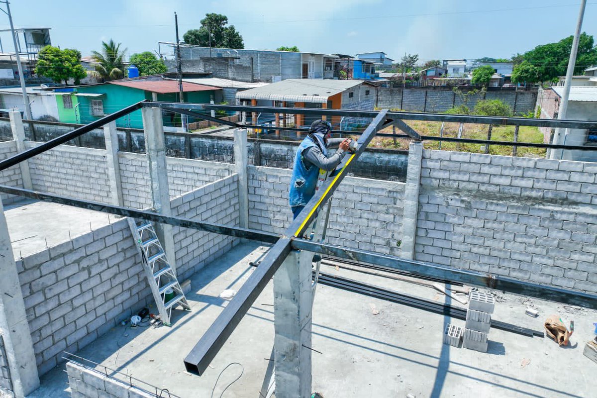 Alcaldía de Daule inicia construcción de 9 aulas y cancha en Unidad Educativa Daule