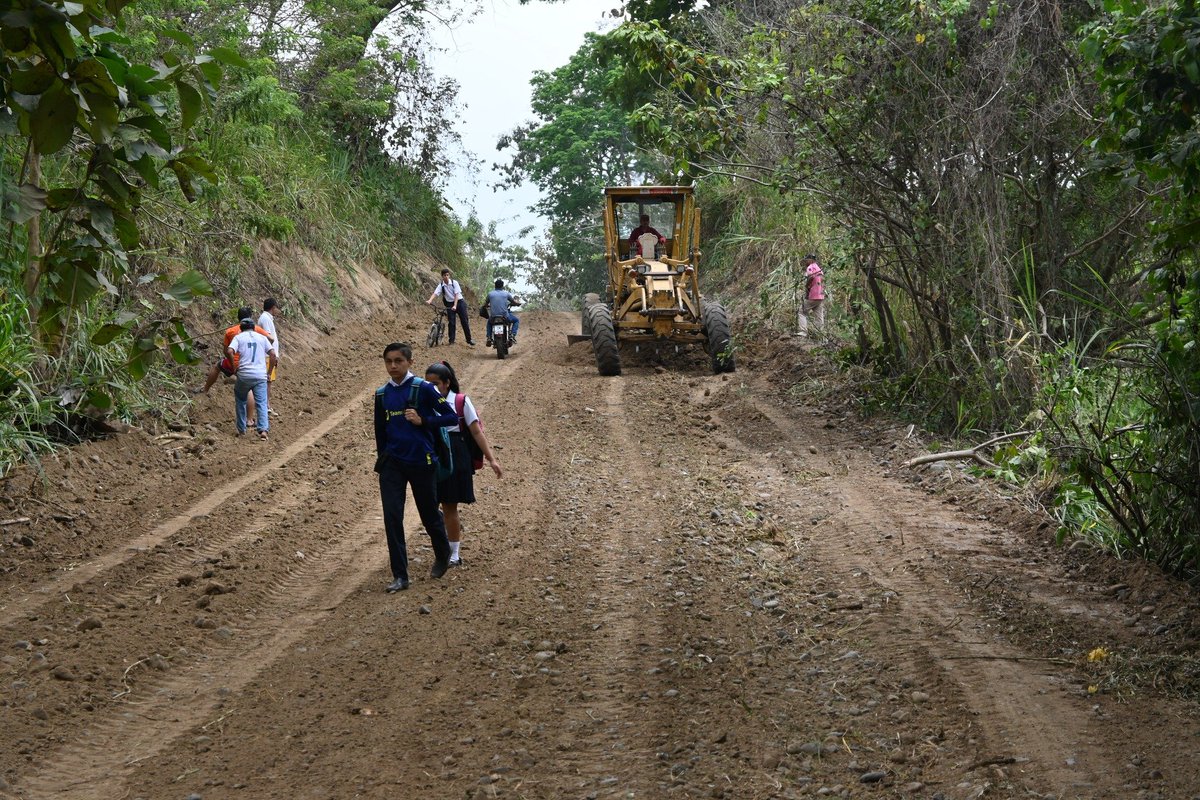 Mejoran 6 km de camino rural en El Empalme para acceso a La Manteca