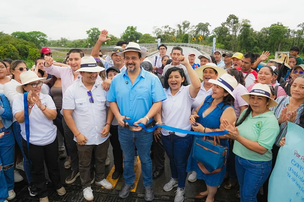 Puente sobre el río Bachillero abre paso seguro para agricultores de Carrizal