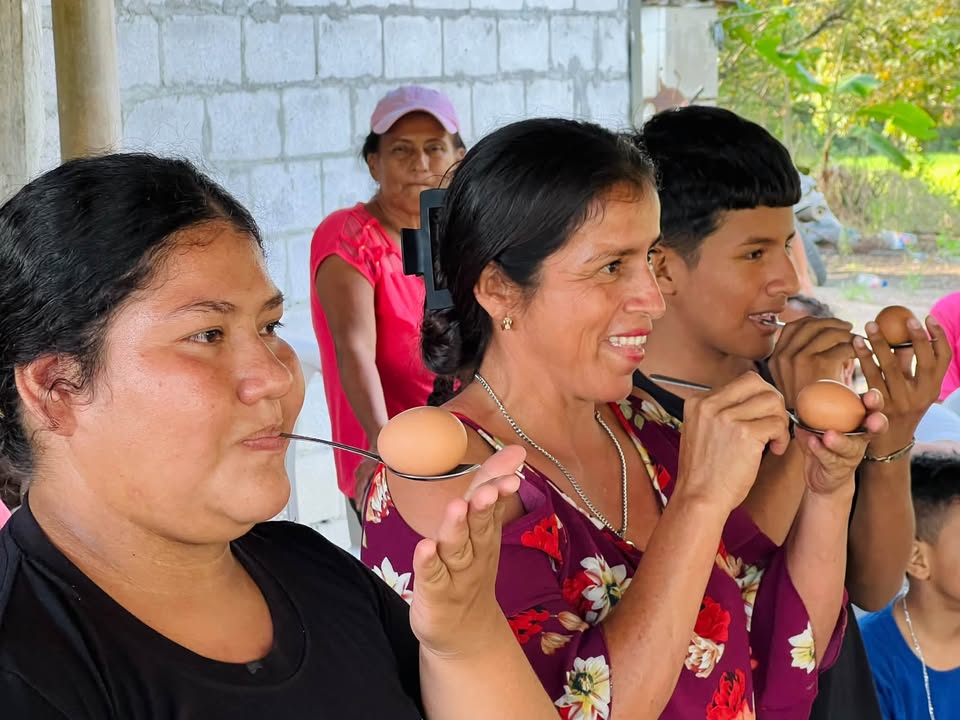 Festival de juegos tradicionales une a las familias de Las Piñas de Abajo