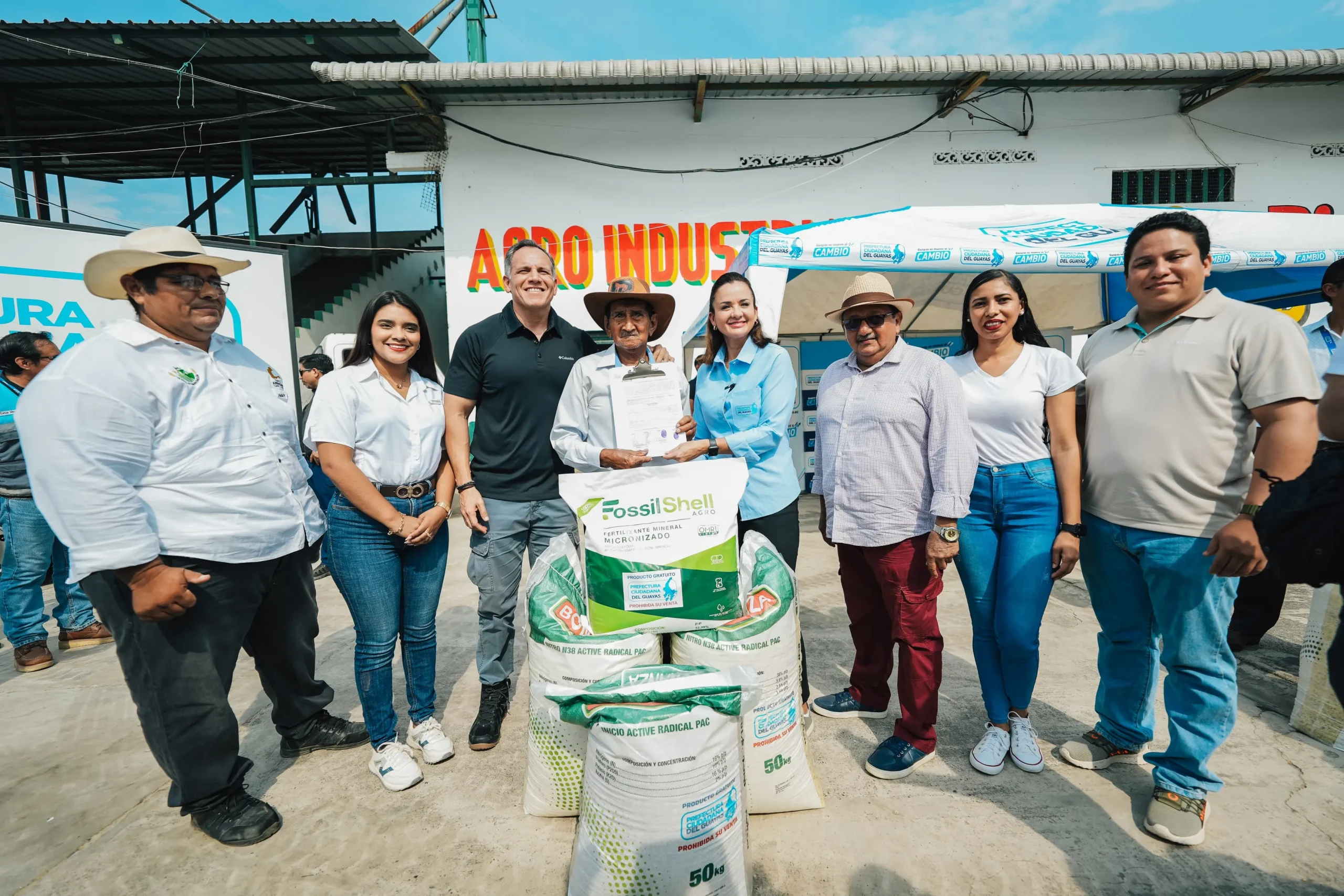 748 pequeños agricultores de Samborondón reciben kits de fertilizante para el arroz