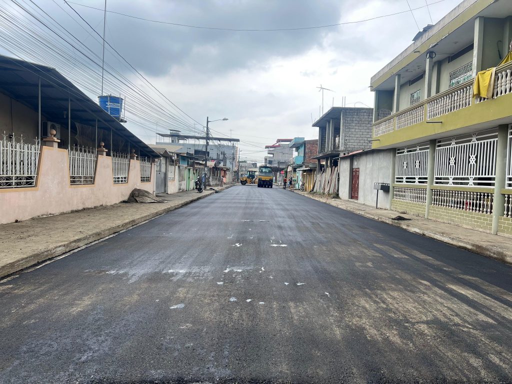 Asfaltado en Jaime Roldós mejora tránsito en Naranjito