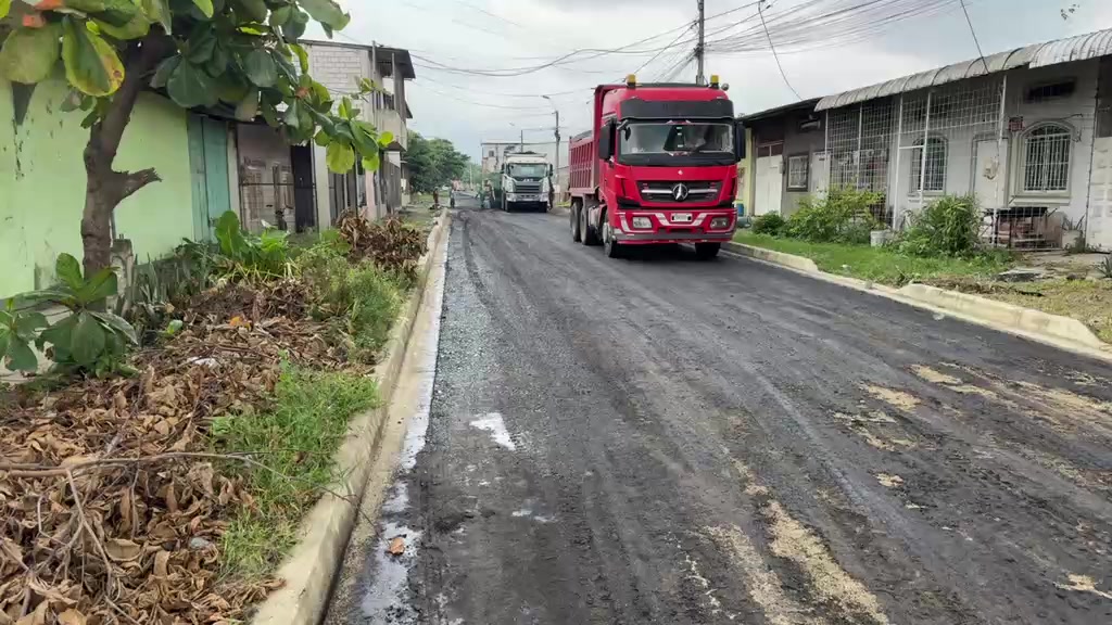 Arrancó el asfaltado en Los Robles: vecinos de Naranjal cuentan con obra vial