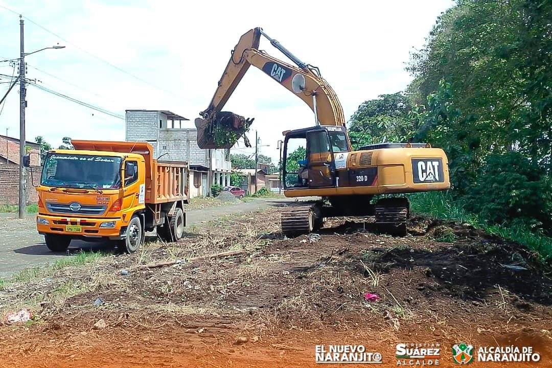 Naranjito limpia canales para evitar inundaciones este enero