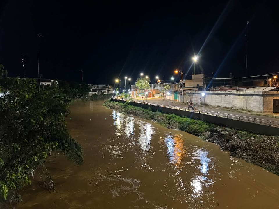 Ríos de Simón Bolívar suben de nivel ante lluvias previstas en el cantón