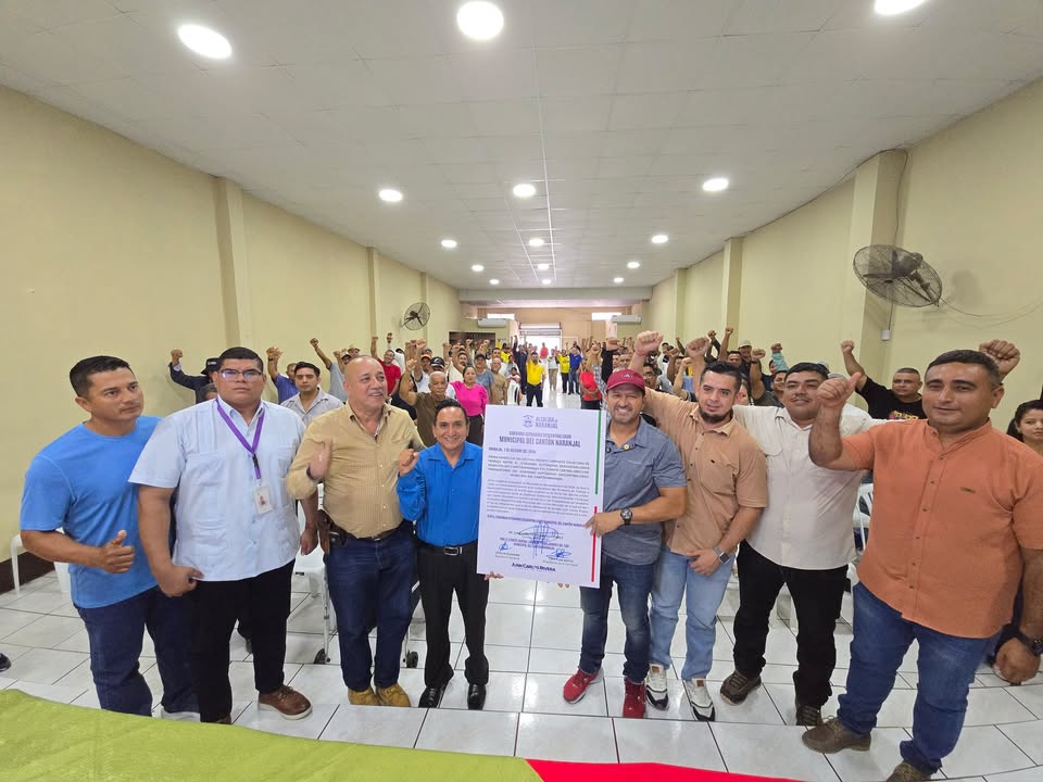 208 obreros de Naranjal firman su 11° contrato colectivo con mejoras salariales