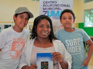 ZUMAR abre sus puertas a familias de Monte Sinaí con clases de arte y emprendimiento