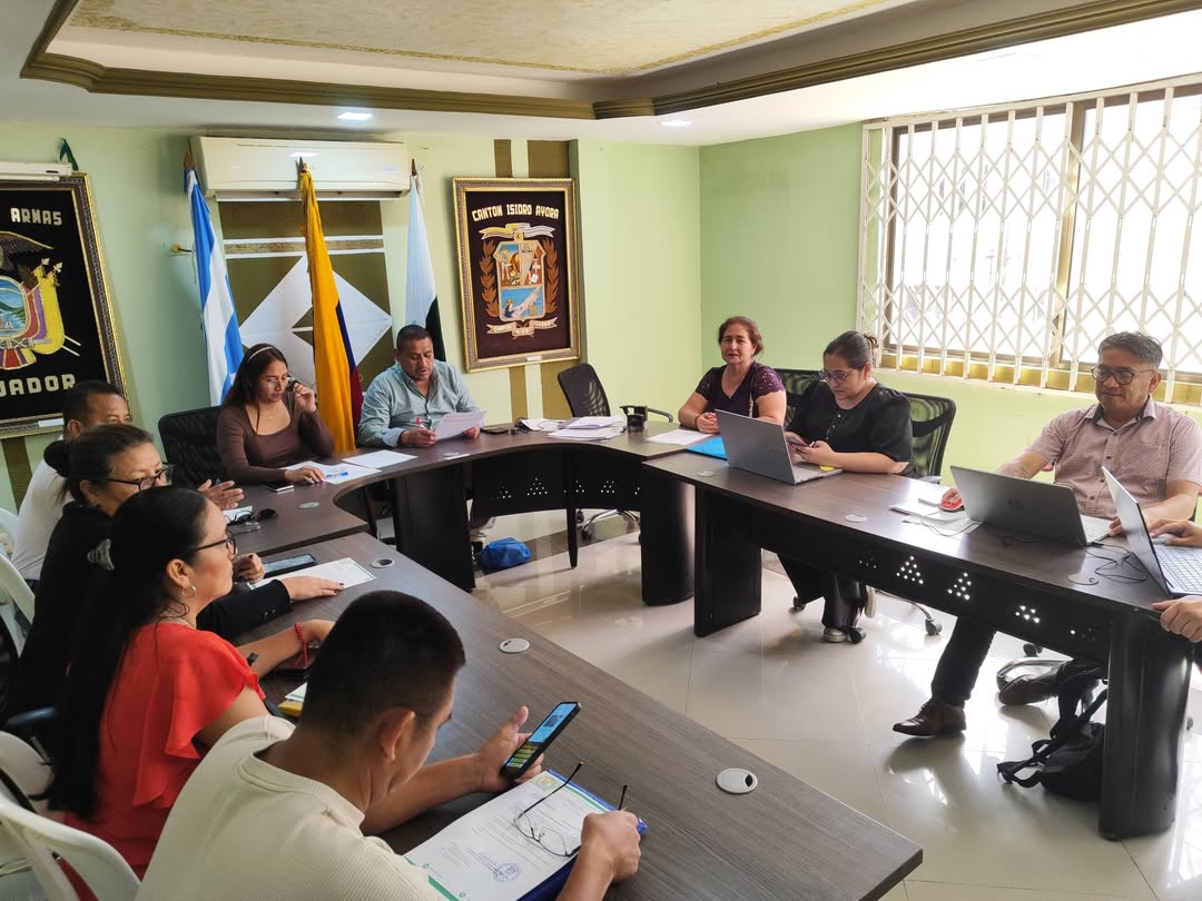 Concejo de Isidro Ayora aprueba acta anterior y ajusta presupuesto municipal