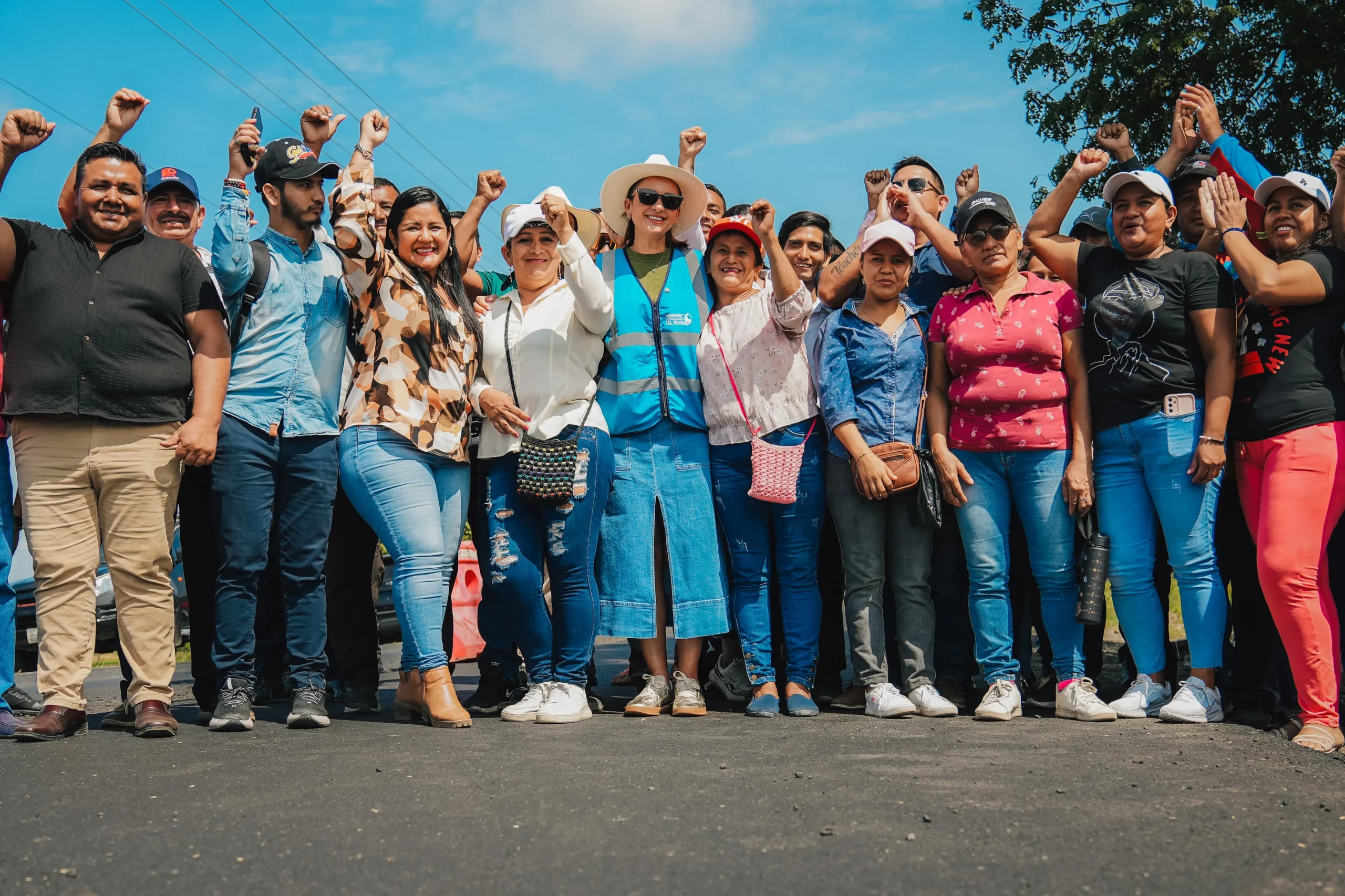 Prefectura del Guayas supervisa mantenimiento vial en La Vuelta, Daule