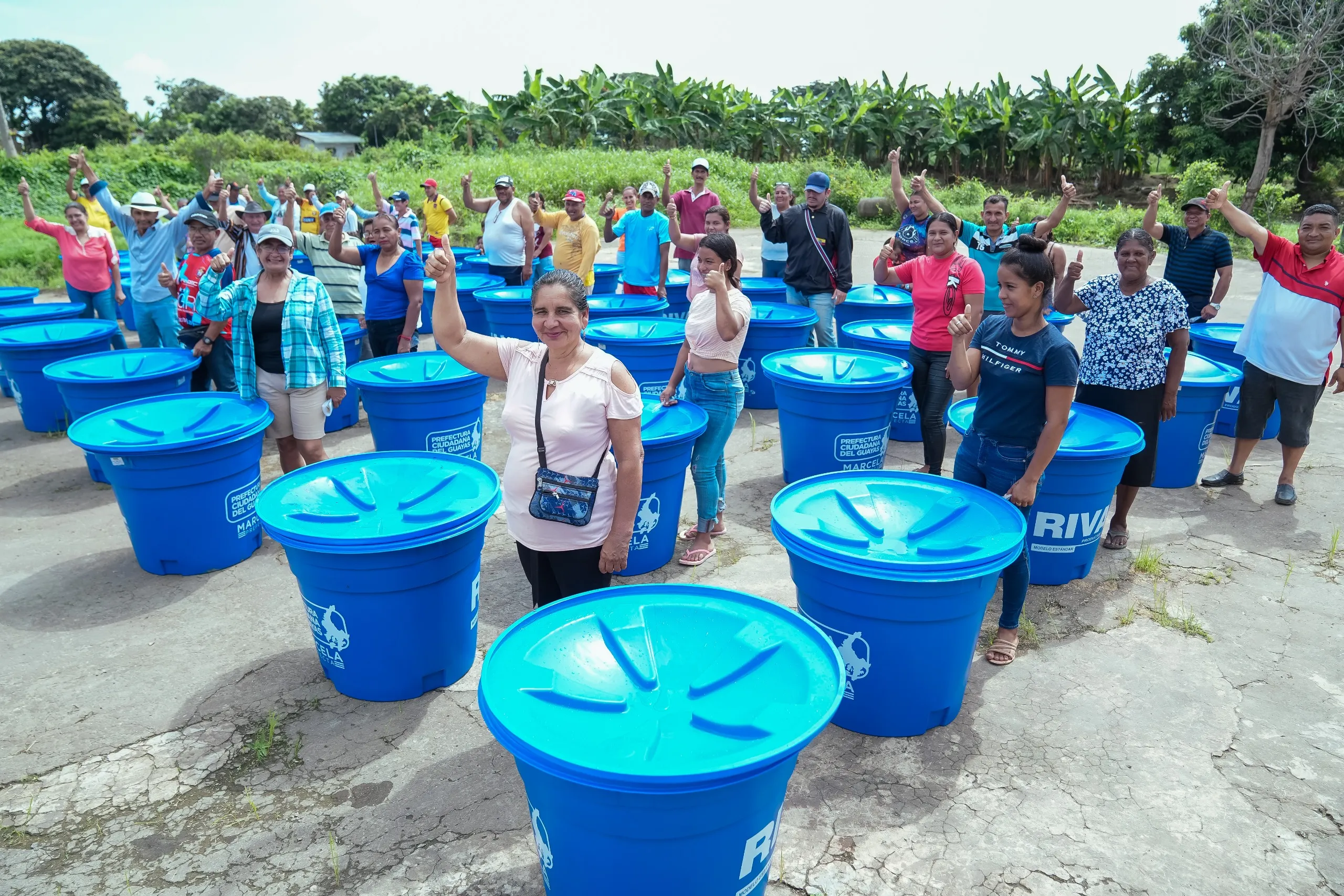 Prefectura del Guayas lleva agua segura a 47 familias en María Angélica, Salitre