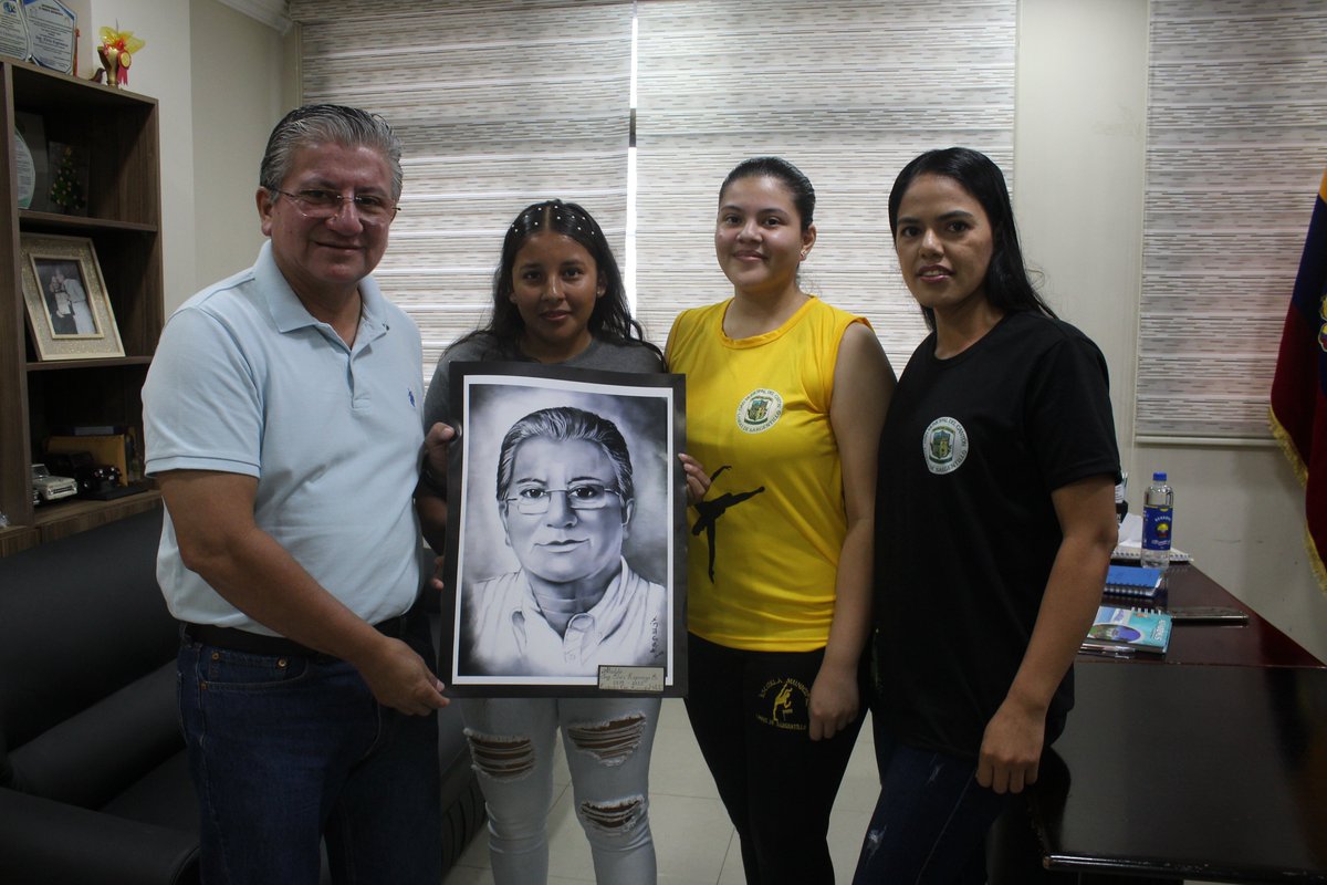 Escuela Municipal de Artes y Oficios reconoció al alcalde Elvis Espinoza por su apoyo