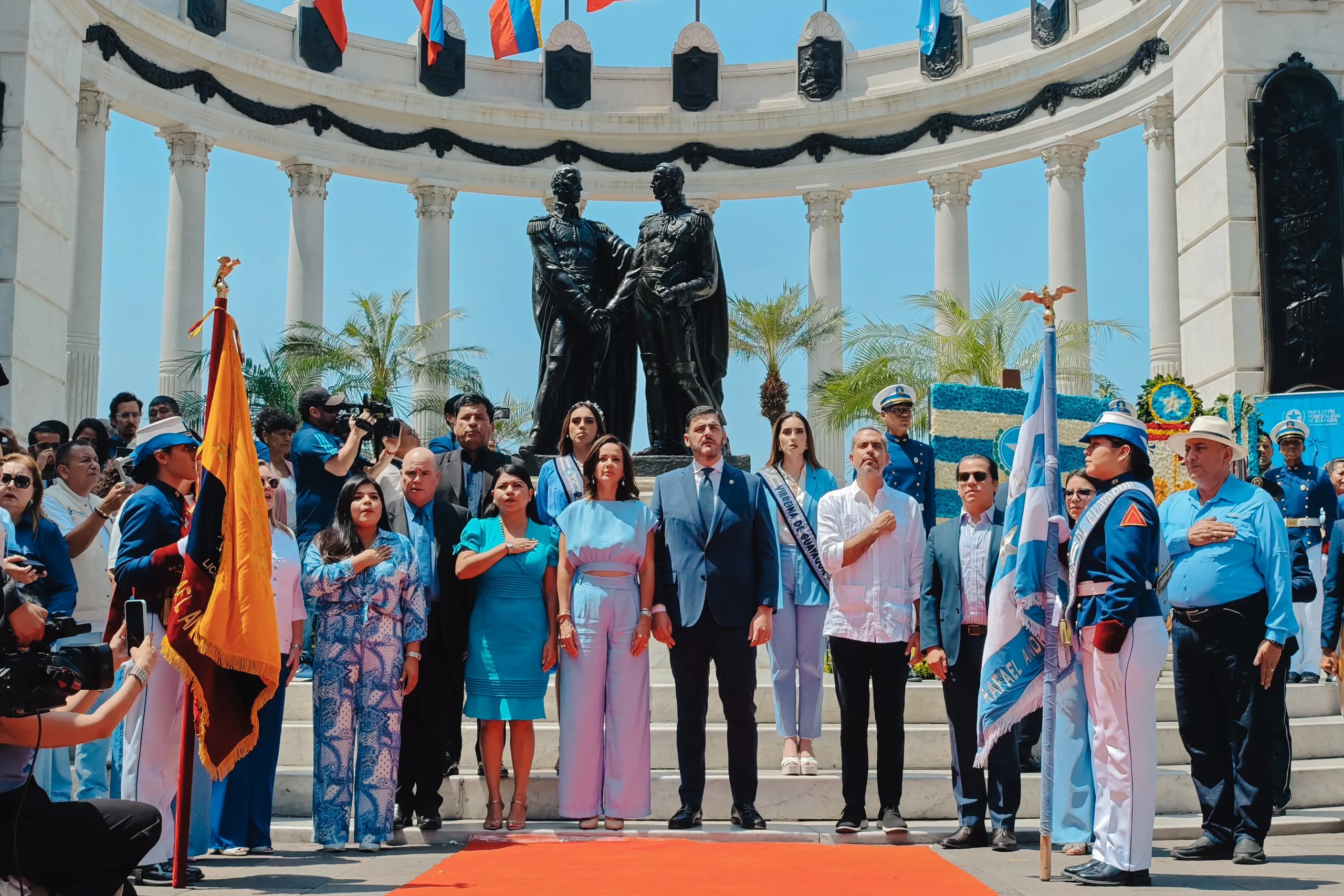 Prefectura del Guayas condecora a Guayaquil por sus 489 años en acto de unidad