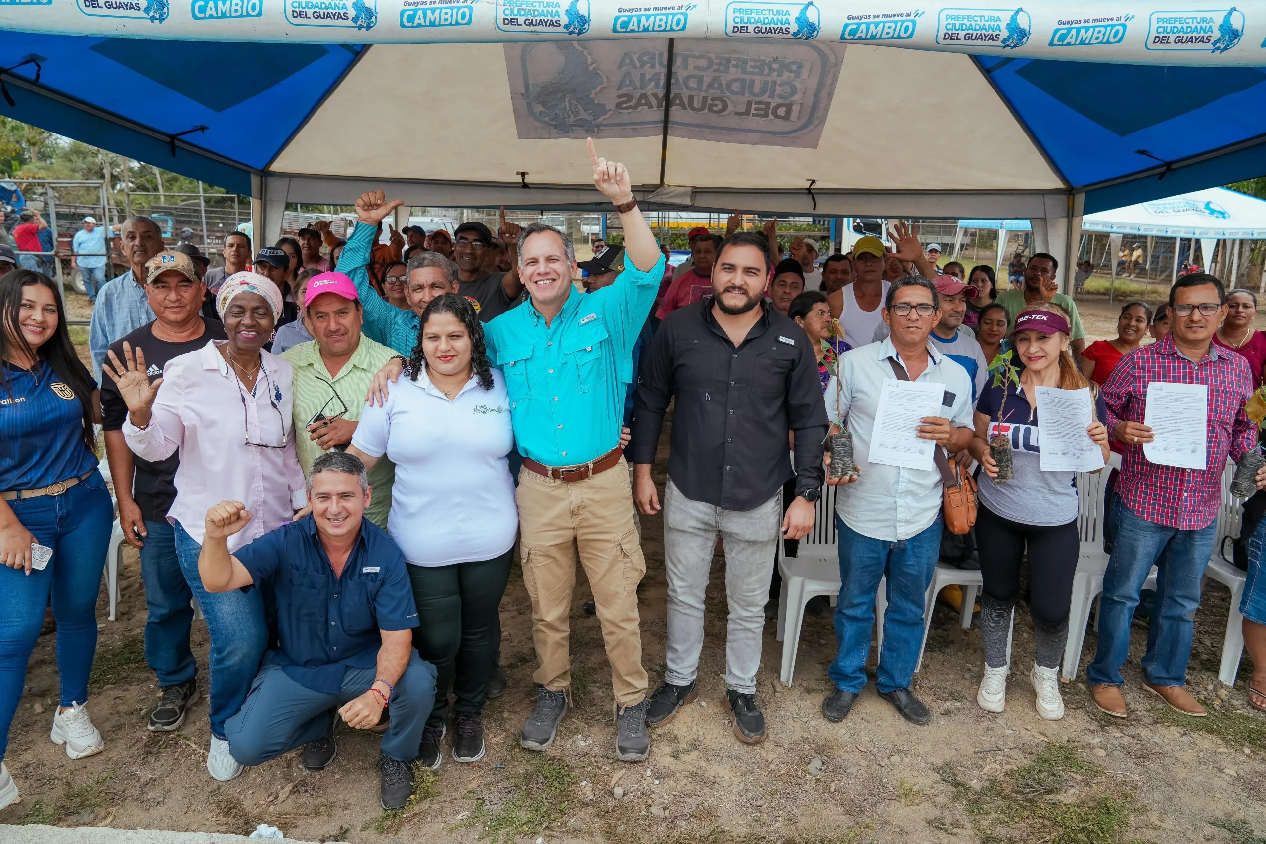 Prefectura del Guayas entrega 42.400 plántulas de cacao a productores de El Empalme