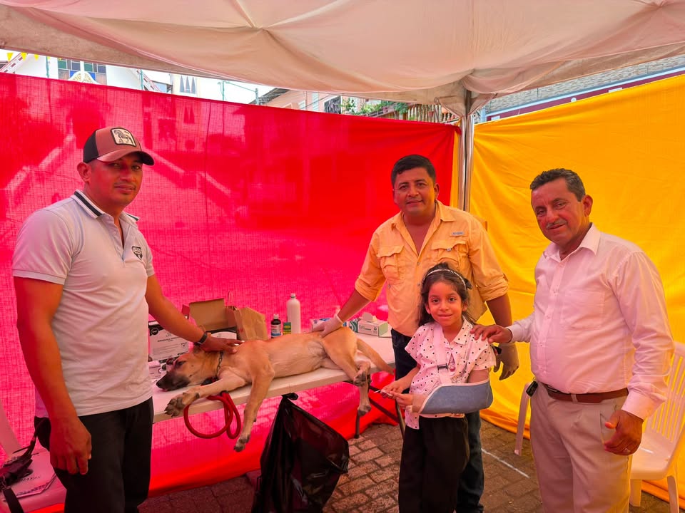 Alcalde Alex Quinto y AME Guayas brindan salud visual y esterilización en Colimes