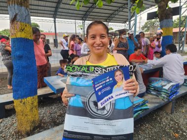 Prefectura del Guayas y Alcaldía entregan 400 toldos mosquiteros en Coronel Marcelino Maridueña