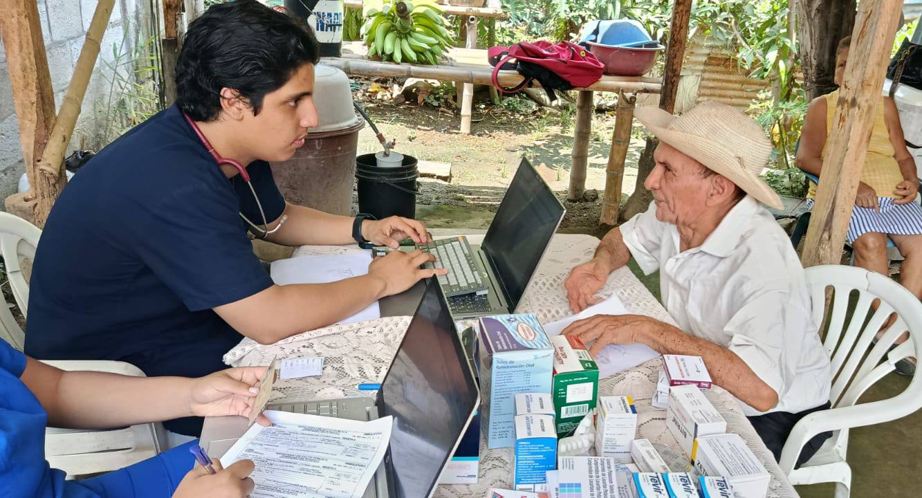 Brigada médica del MSP y Alcaldía de Salitre llega a Rincón Grande para atender a Junquillal