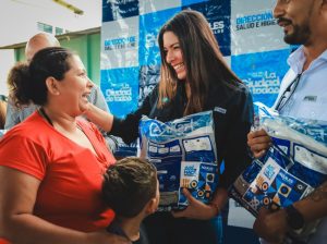 Municipio entrega 1.000 toldos y servicios médicos en el noroeste de Guayaquil