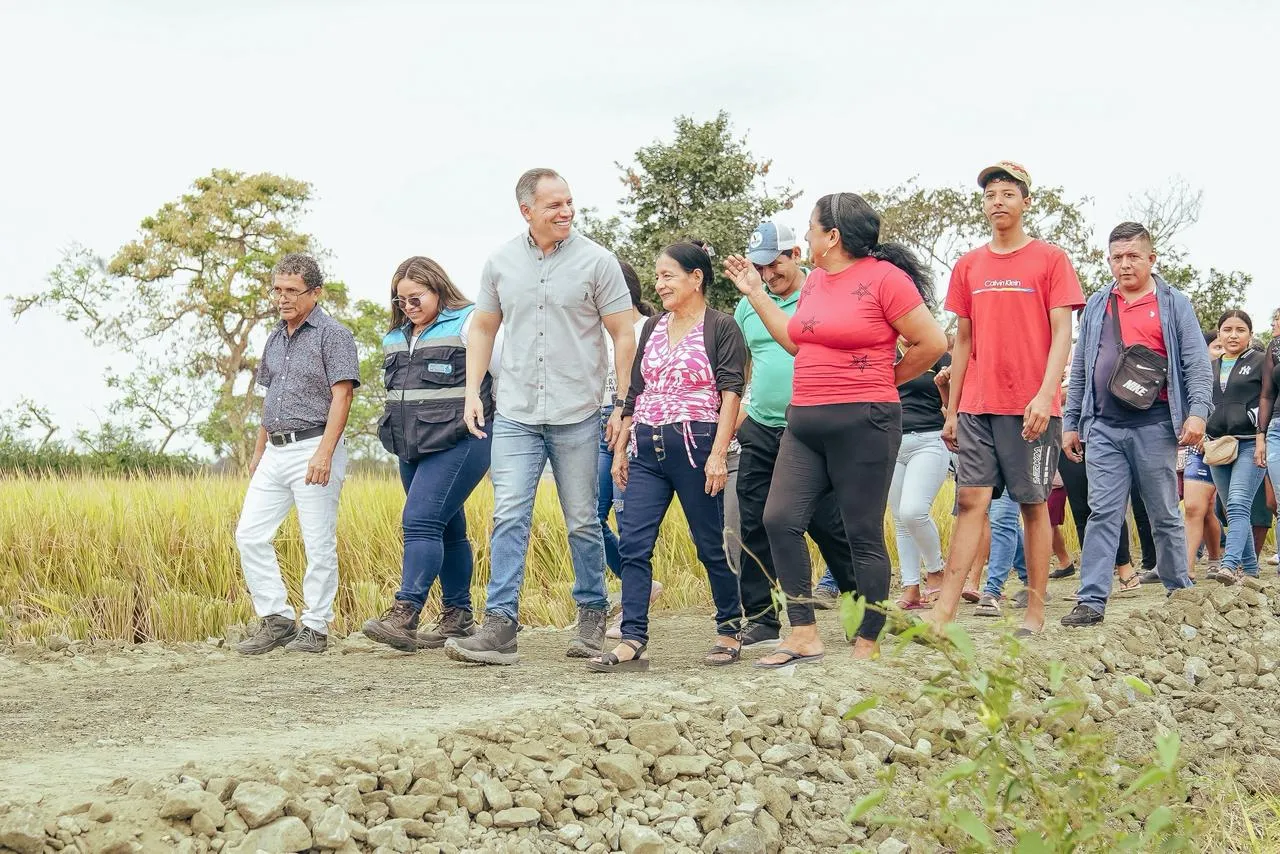 Mejoran camino a Río Nuevo en El Laurel para facilitar transporte de arroz
