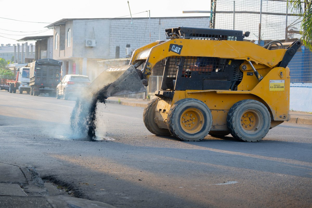 Reparación de baches en El Empalme avanza con reconstrucción asfáltica