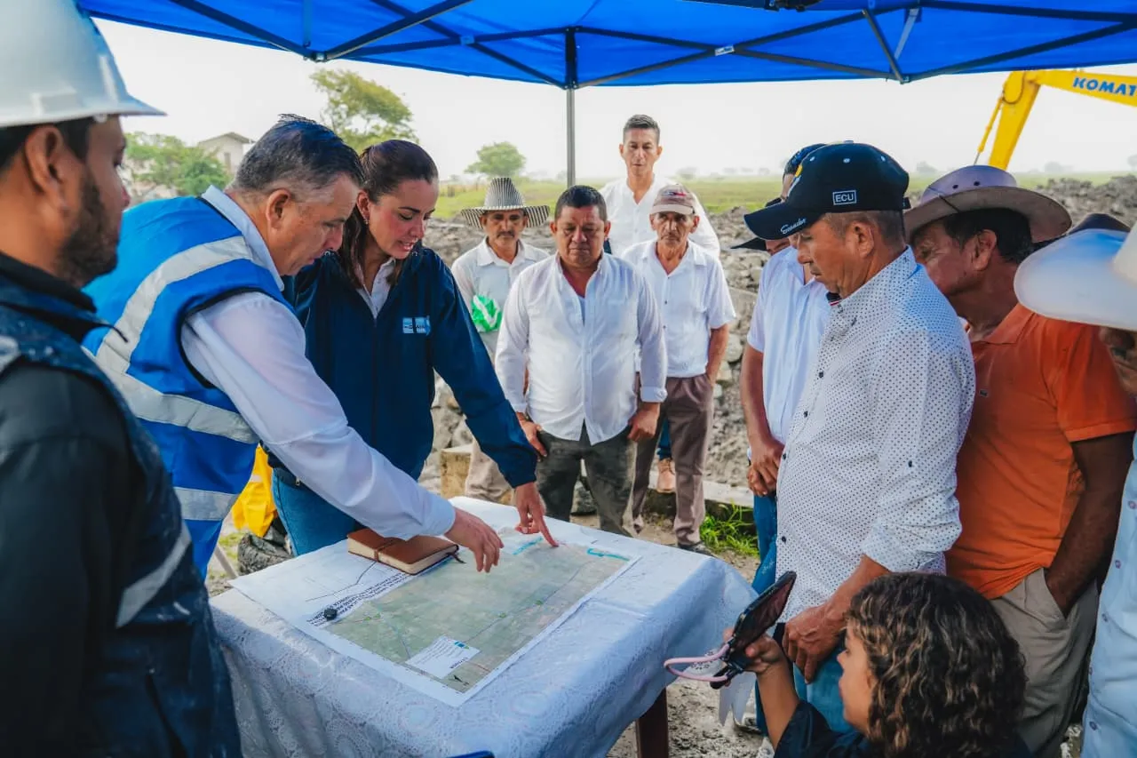 Prefectura del Guayas atiende socavones y ríos desbordados en Milagro por el invierno