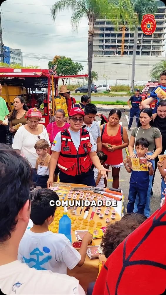 Bomberos de Daule realizan jornada de prevención en La Aurora con casa abierta