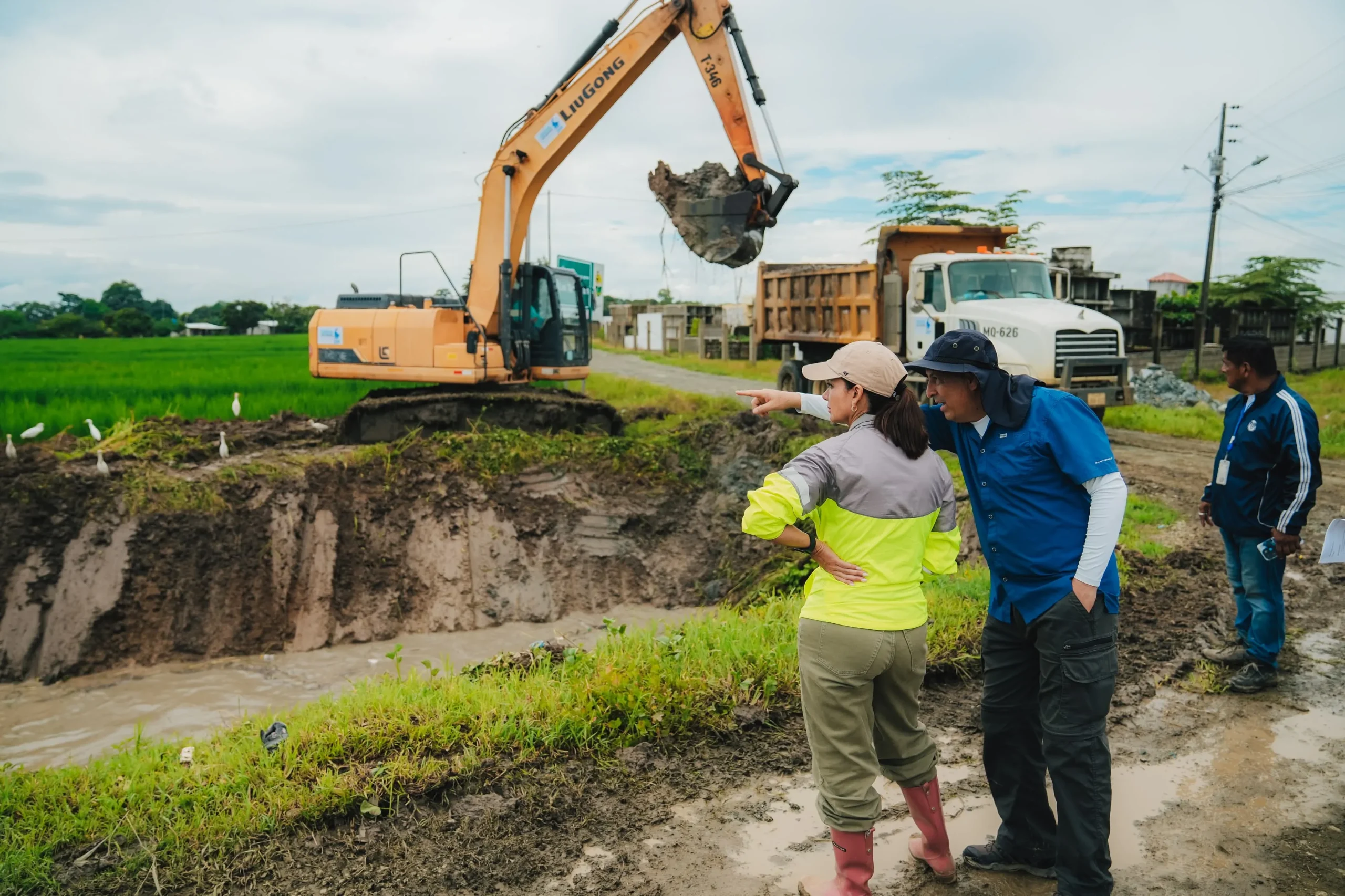 Prefectura del Guayas inspecciona obras contra inundaciones en Daule durante el feriado