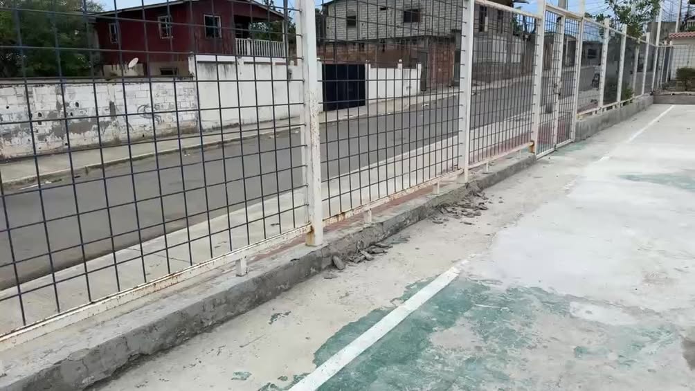 La Alcaldía de Playas inicia obras de mejoramiento vial en el Barrio Las Peñas