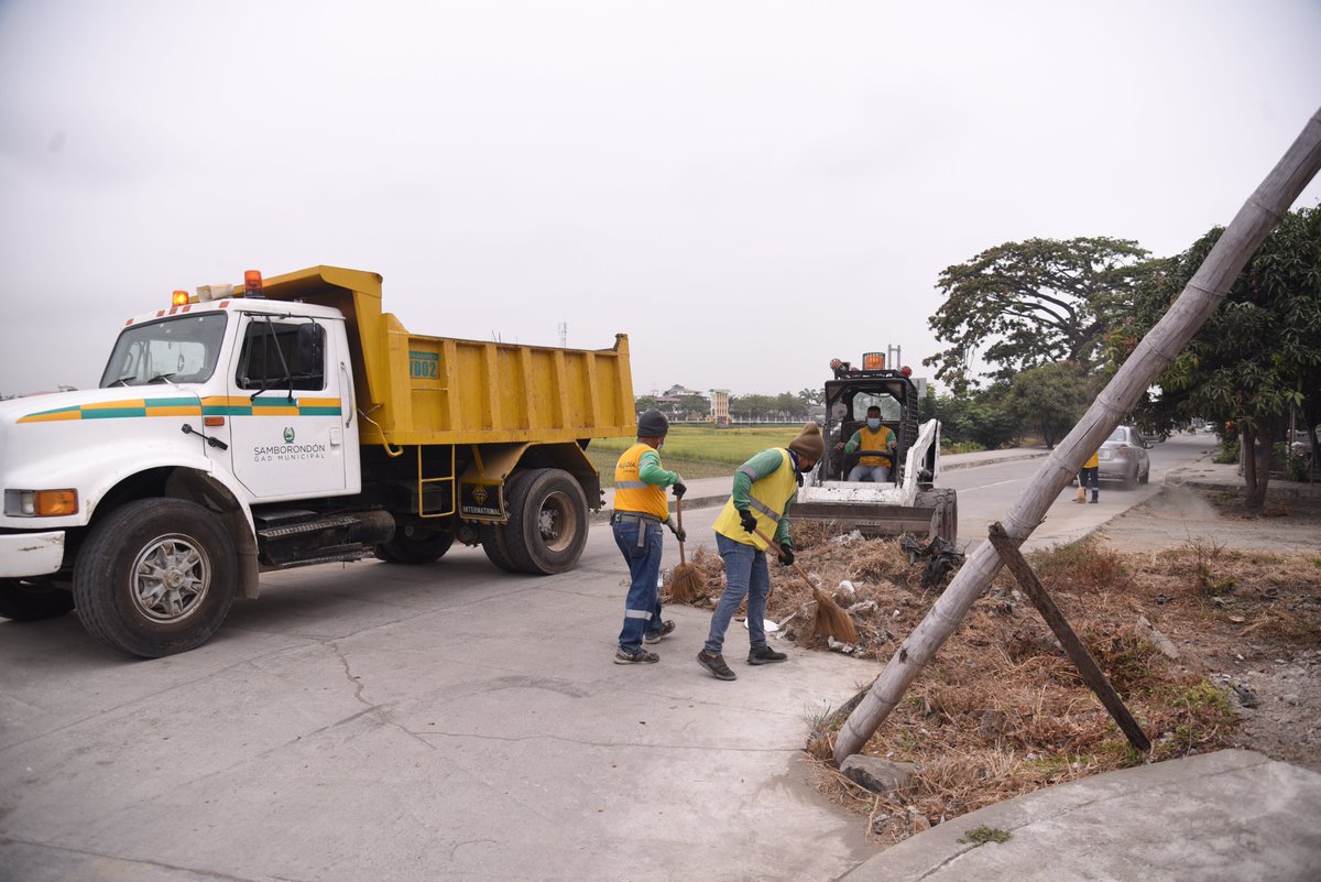 Vecinos de Boca de Caña limpian parques y recogen basura en minga comunitaria
