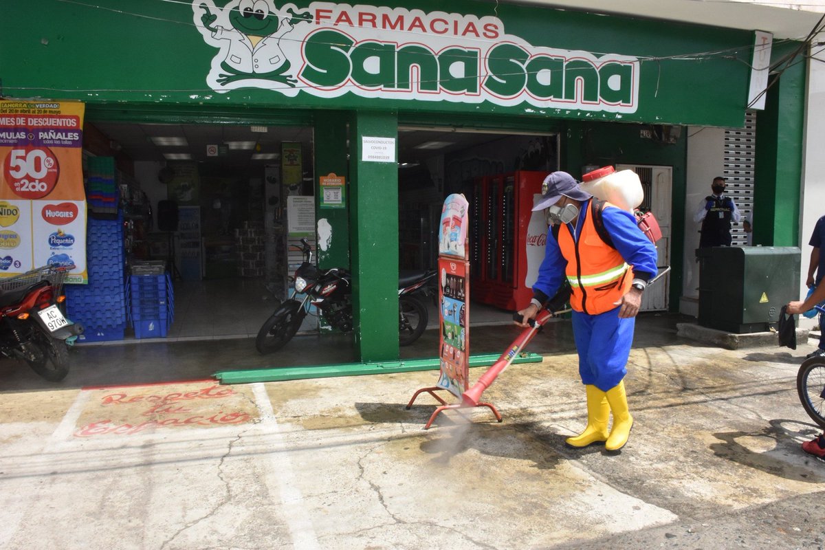 Desinfectaron farmacias y supermercados en El Empalme este domingo