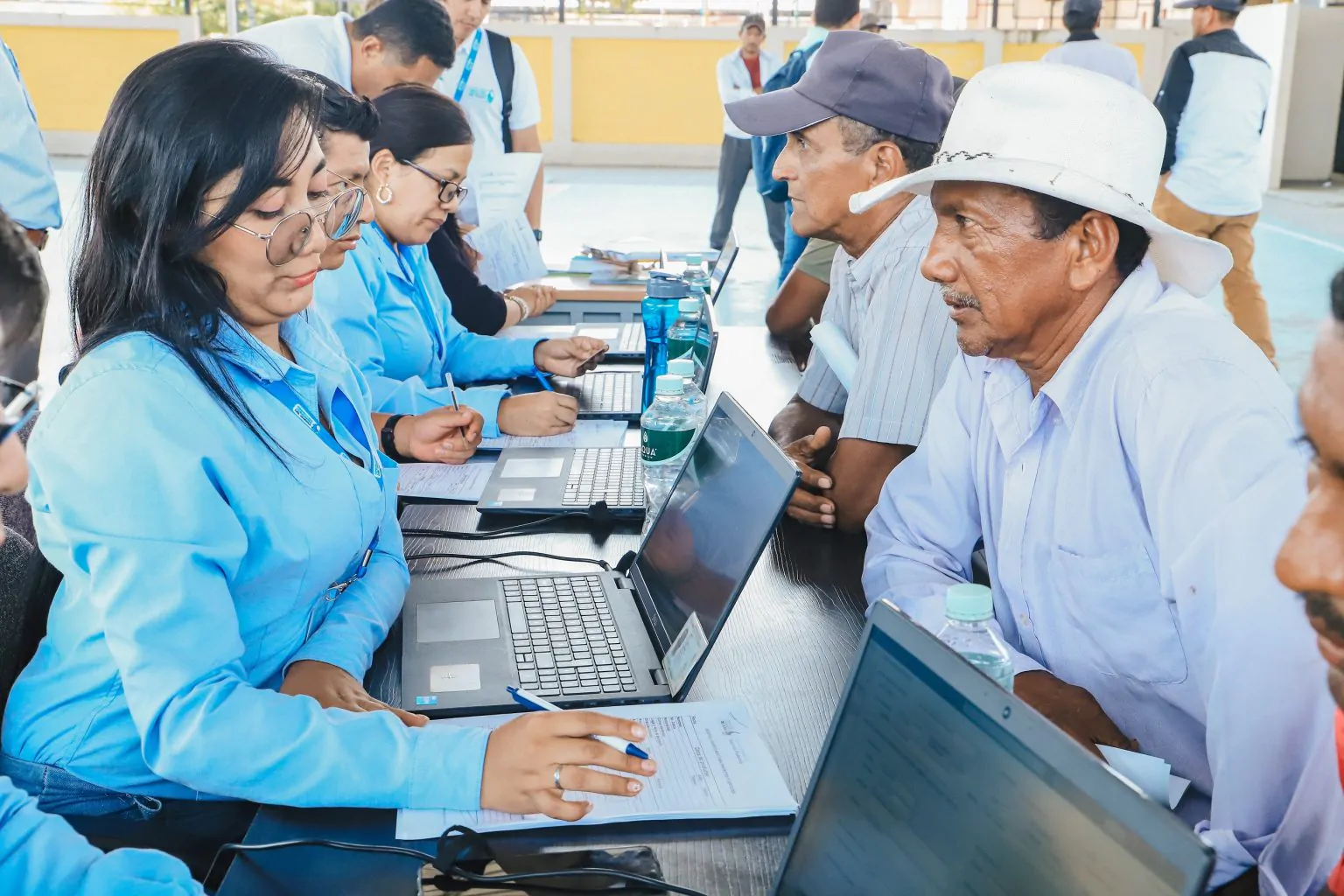 Prefectura del Guayas inscribe a 2.500 agricultores en La Victoria para el Bono Solidario