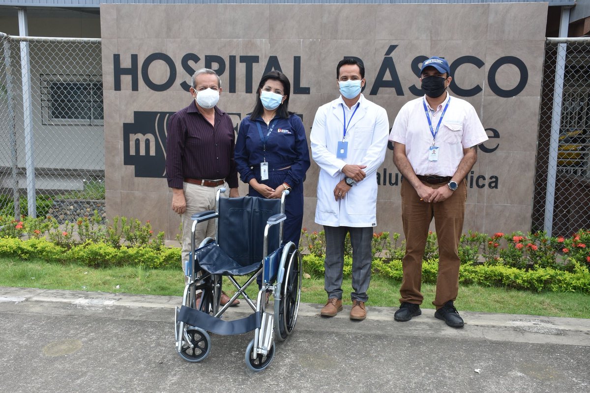 Alcaldía de El Empalme entrega silla de ruedas para facilitar movilidad en el hospital